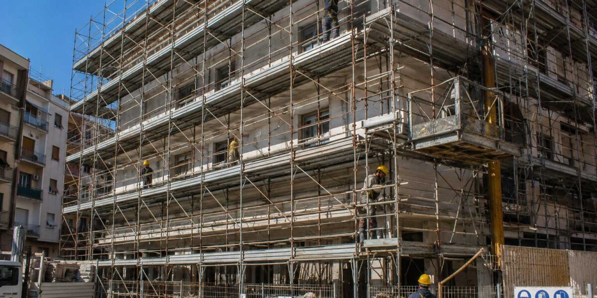 Noleggio e vendita ponteggi usati: la guida completa per imprese edili e professionisti